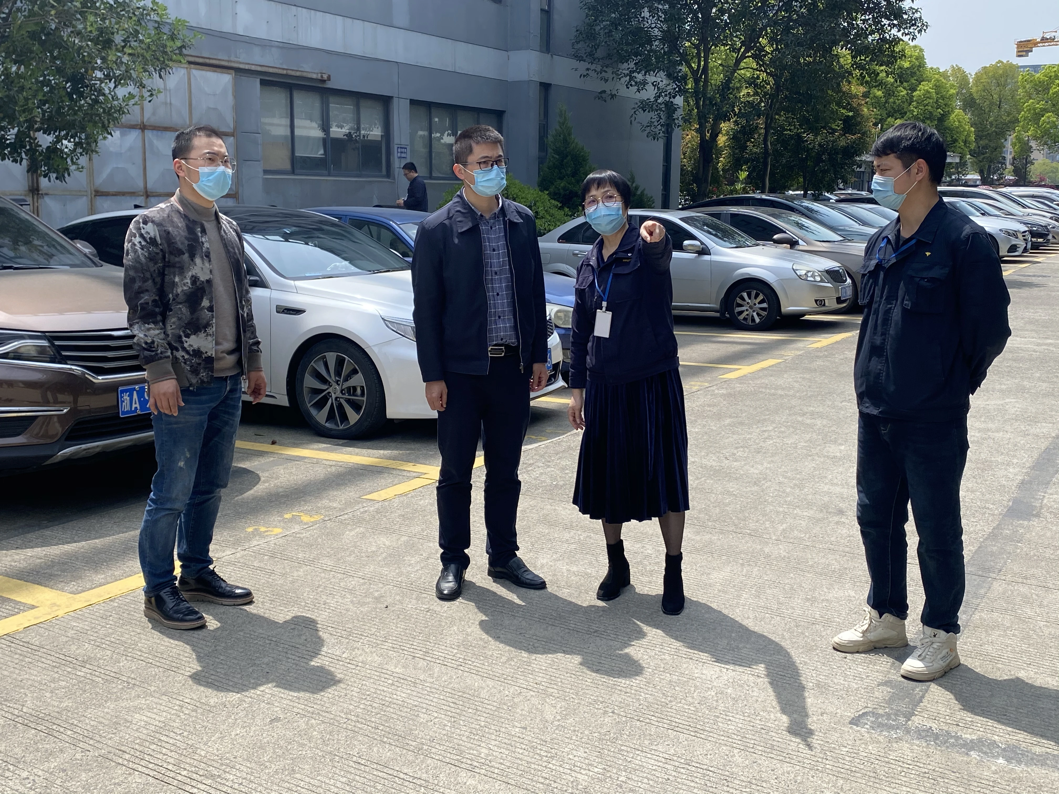 西湖区副区长李扬章一行莅临浙大华体会体育-华体会(中国)-华体会(中国)督导、检查进口物料防疫工作